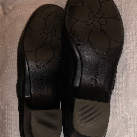 Cute Black Leather Booties By Clark Sz 7.5 - Picture 3 of 6